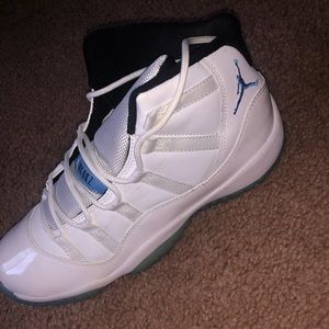Jordan 11 Retro Legend Blue Sneakers
